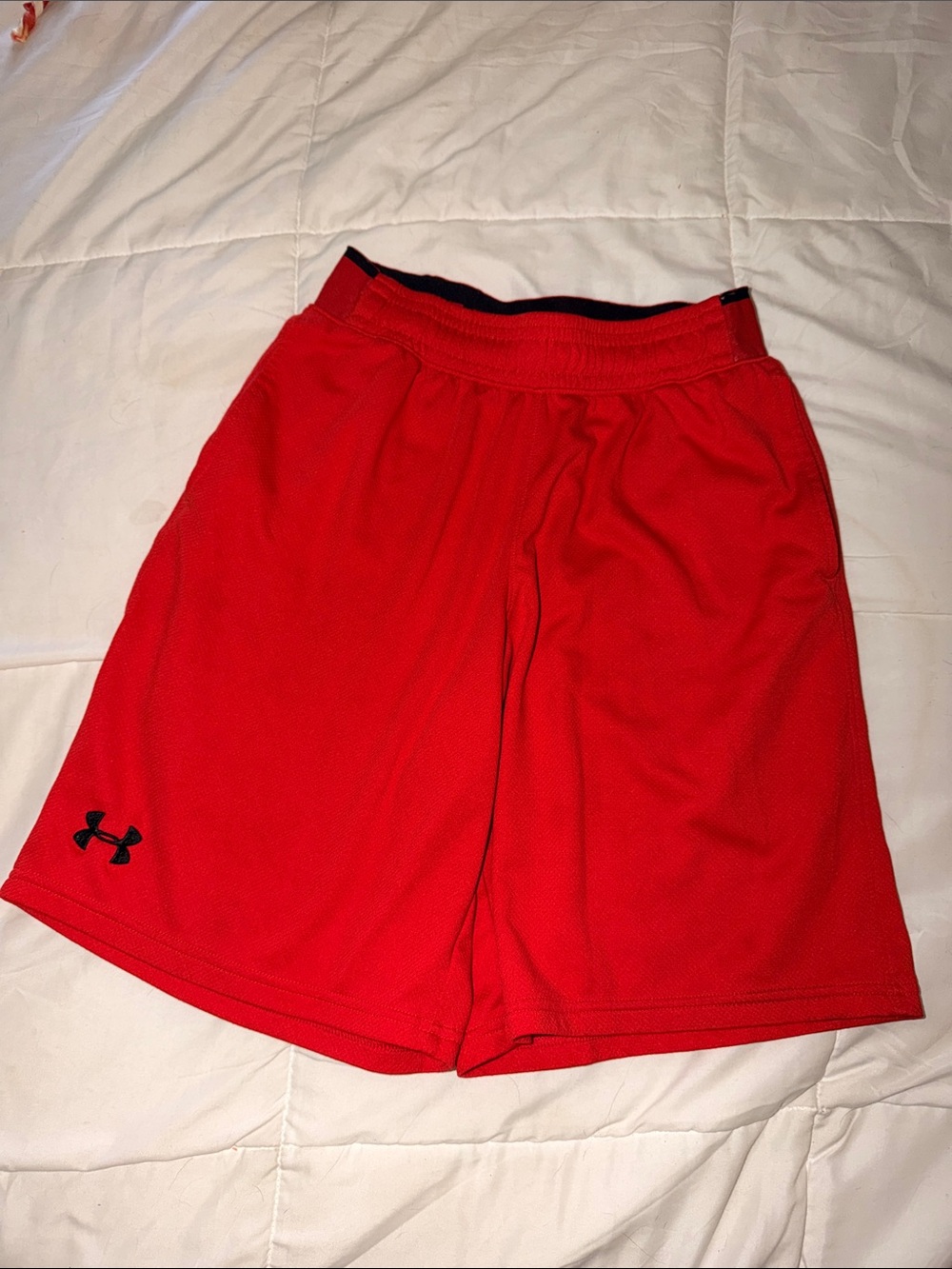 Men’s Under Armour Shorts w/ elastic waistband size small